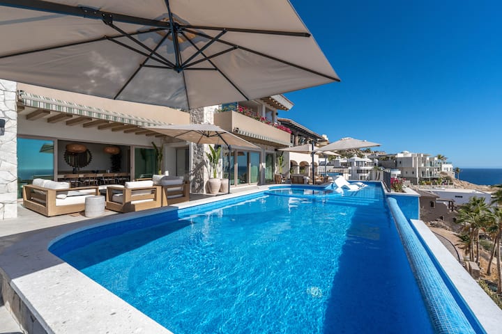 Infinity pool at La Maraca villa overlooking the Cabo coastline
